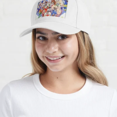 Femme qui porte une casquette blanche Street Fighter avec tous les personnages multicolores