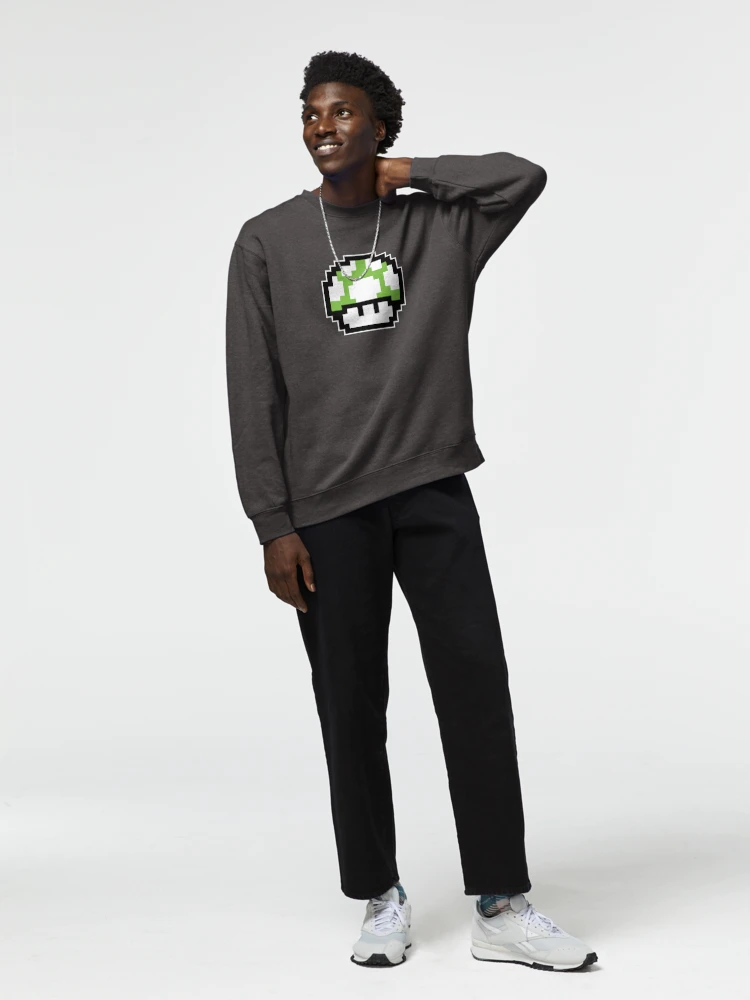 Homme qui porte un sweat gris anthracite champignon vert